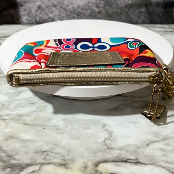 COACH GRAFFITI POPPY WRISTLET/CLUTCH IN GUC - Picture 11 of 13